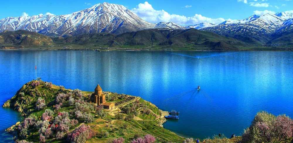 دریاچه وان گولو شهر وان ترکیه
Lake Van Golu