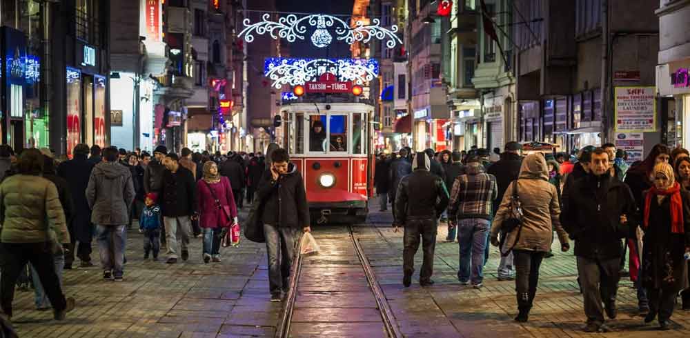 Esteghlal Street, Istanbul
خیابان استقلال در ناحیه اروپایی استانبول